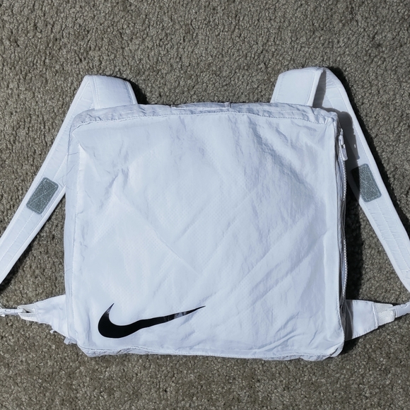 Nike Tech Boys (big kids) Backpack-it Packable Jacket - Picture 4 of 5